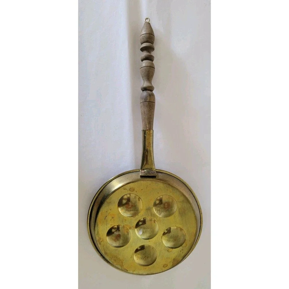 Vtg. 6” Copper Escargot Egg Poaching Pan With Wood Handle Patina Decor